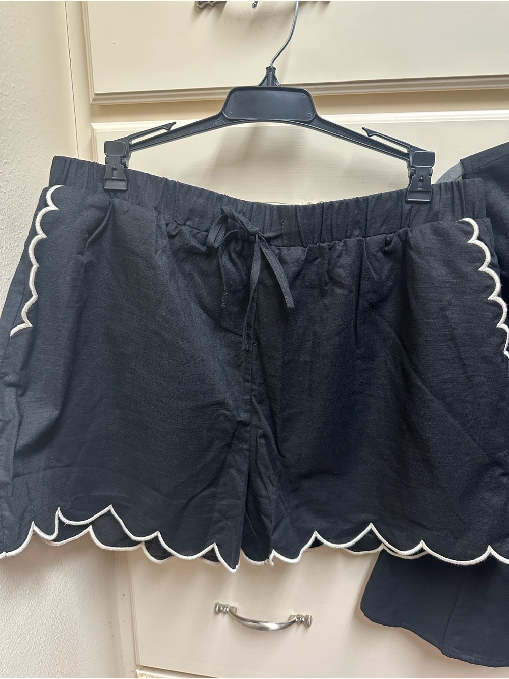 Boutique Sunday Edition Black Scallop-Trim Set - Picture 6 of 9